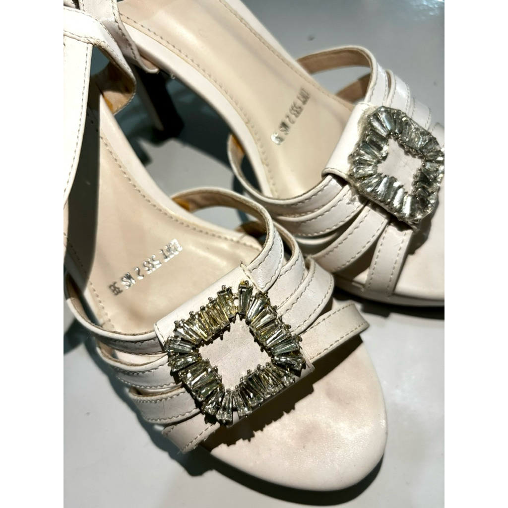 Heels FLD Putih