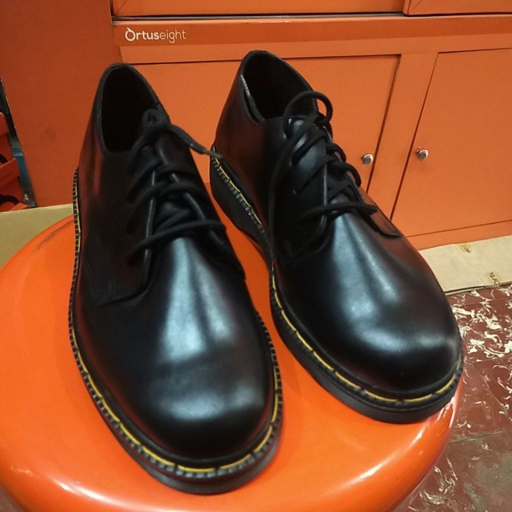 Cuci gudang sepatu Davidson stok lama
