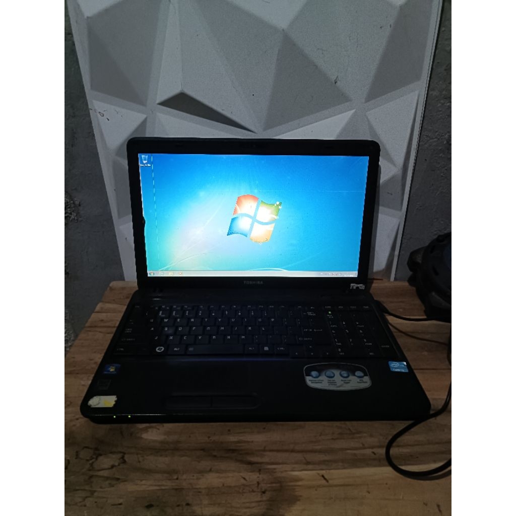 Laptop Toshiba satellite C655 windows 7 ultimate RAM (2GB) HARDISK (320GB) MINUS LCD (LINE/BERGARIS)