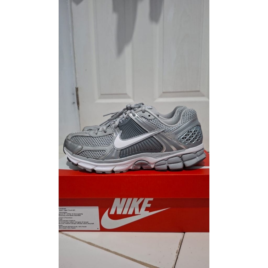 Nike Vomero 5 second