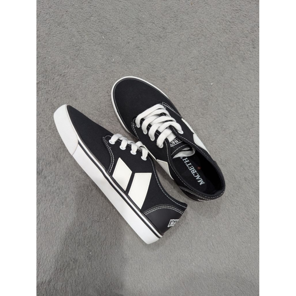 Macbeth Langley Black White NEW (39 fit 40)