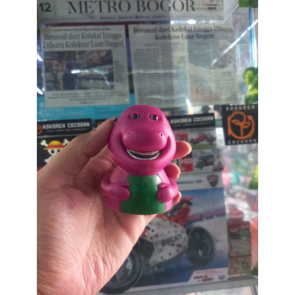 figure barney setengah badan