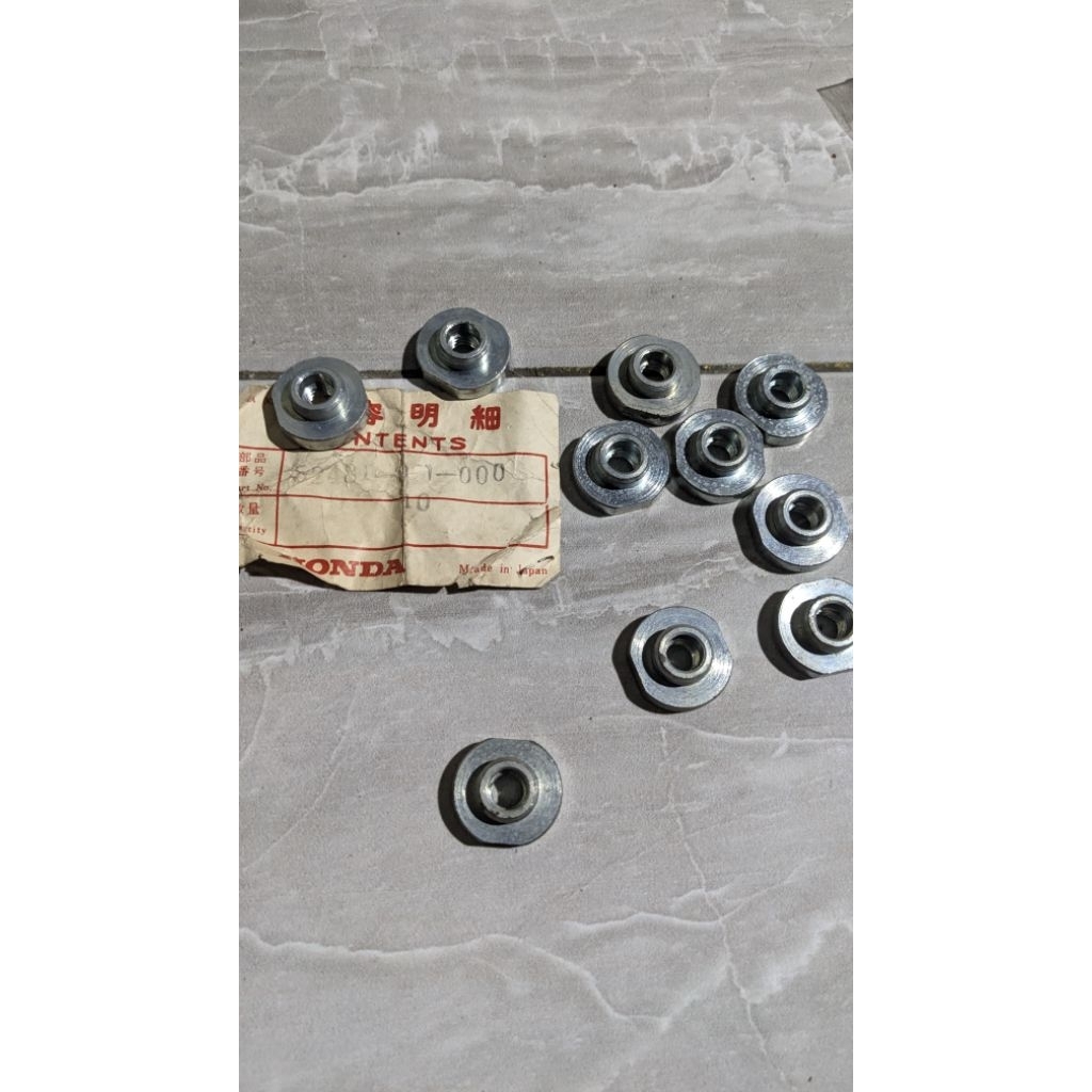 Mur Shock Belakang Atas Honda C70 C90 CB100 CB125 Original NOS Japan 52481-031-000