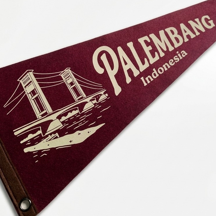 Pennant Felt Palembang Indonesia – Jembatan Ampera | Hiasan Dinding Vintage | Kado & Oleh-Oleh Khas 
