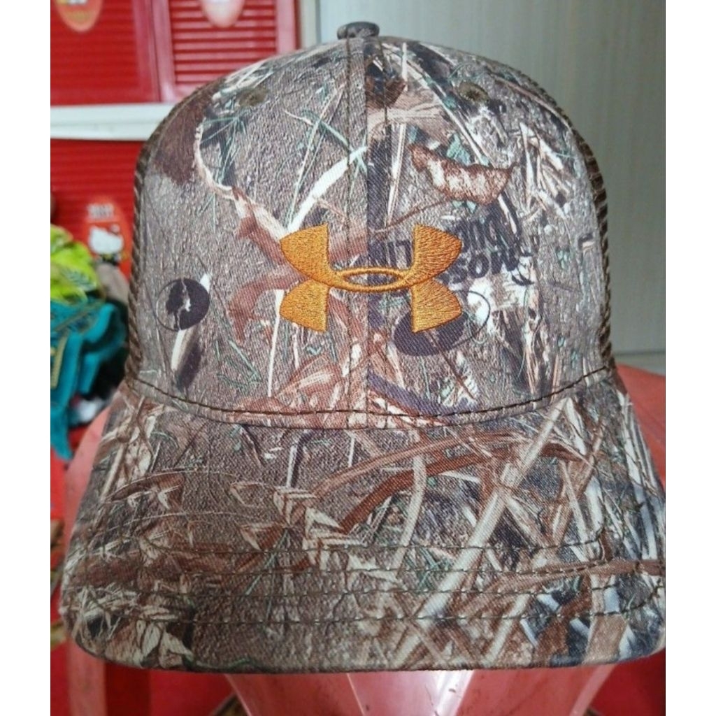 Topi Under Armour Camo Trucker