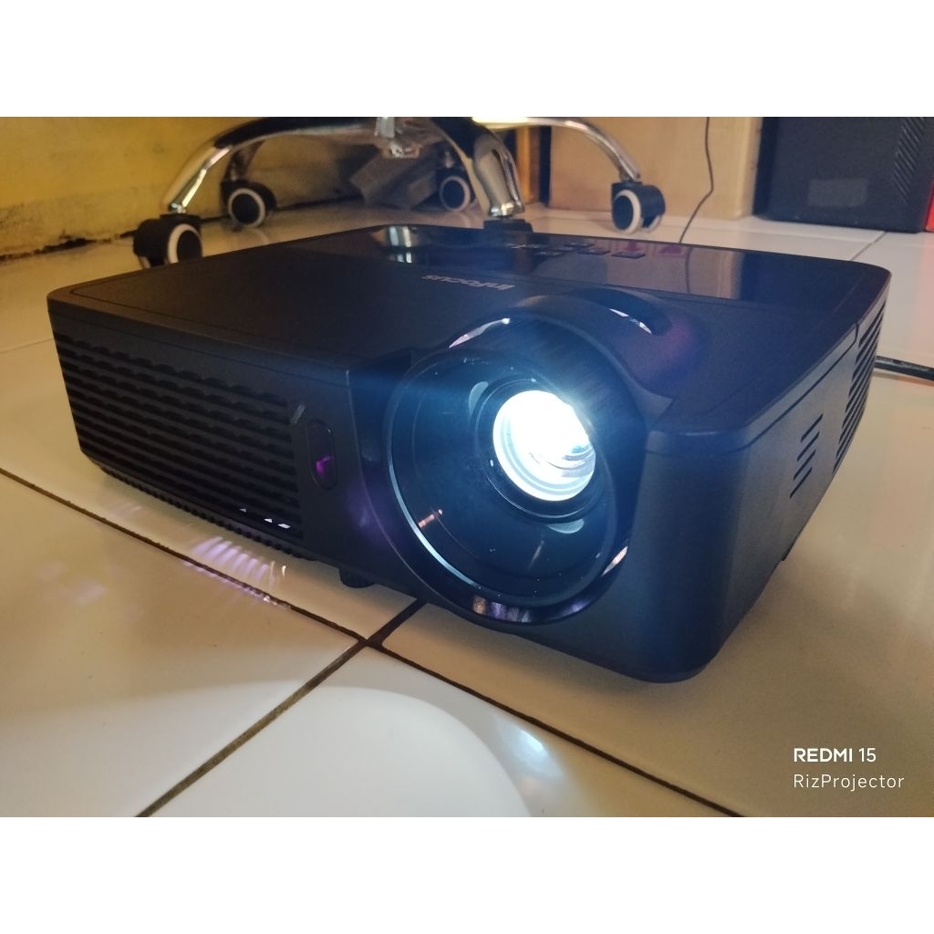 Proyektor second InFocus IN124 HDMI 3200ansi lumens XGA DLP murah