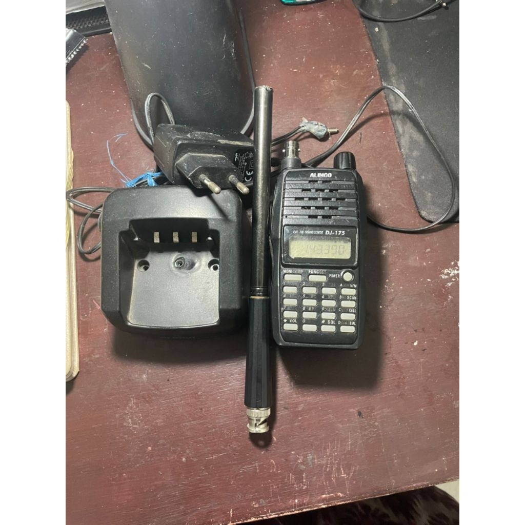 HT alinco DJ 175