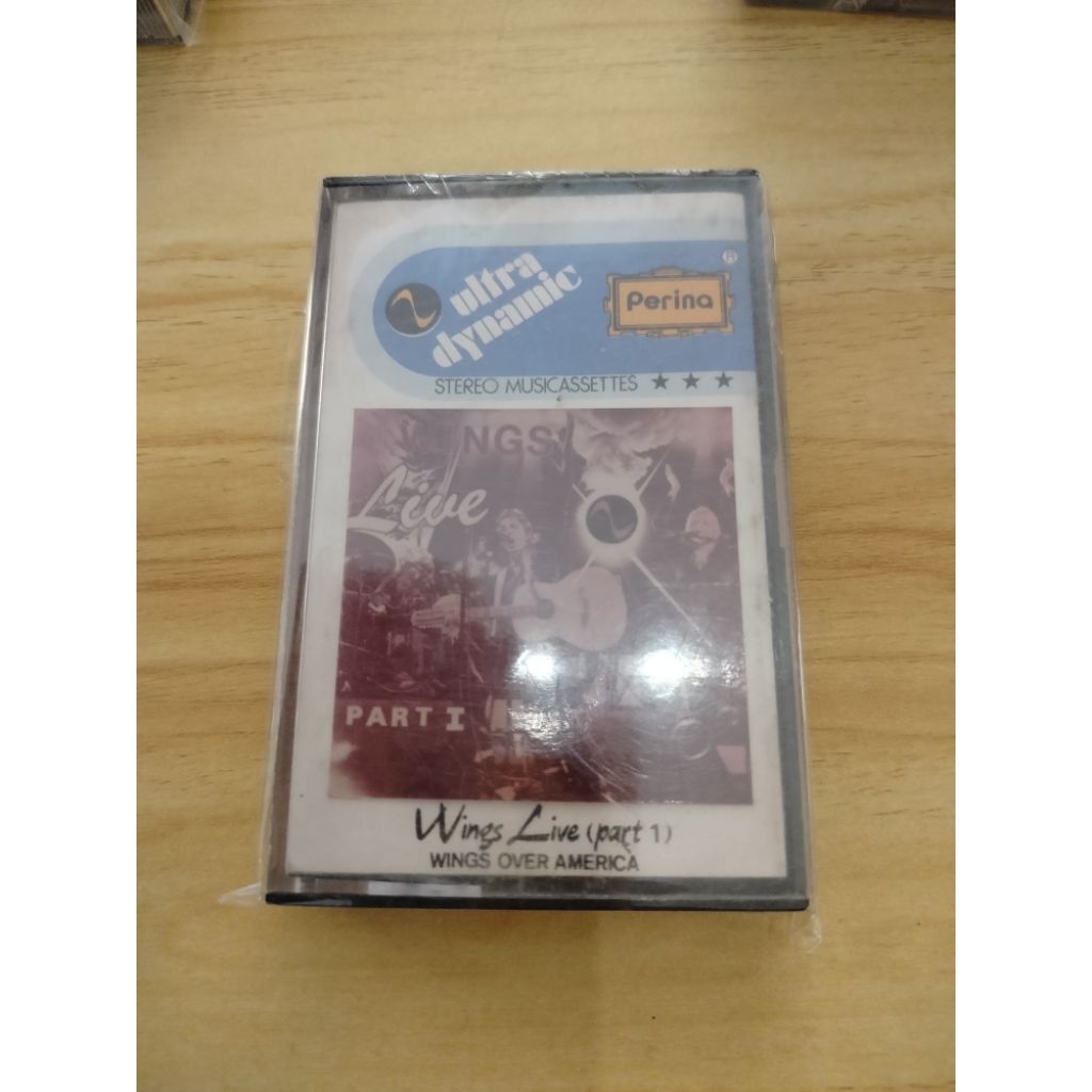 kaset pita wings live