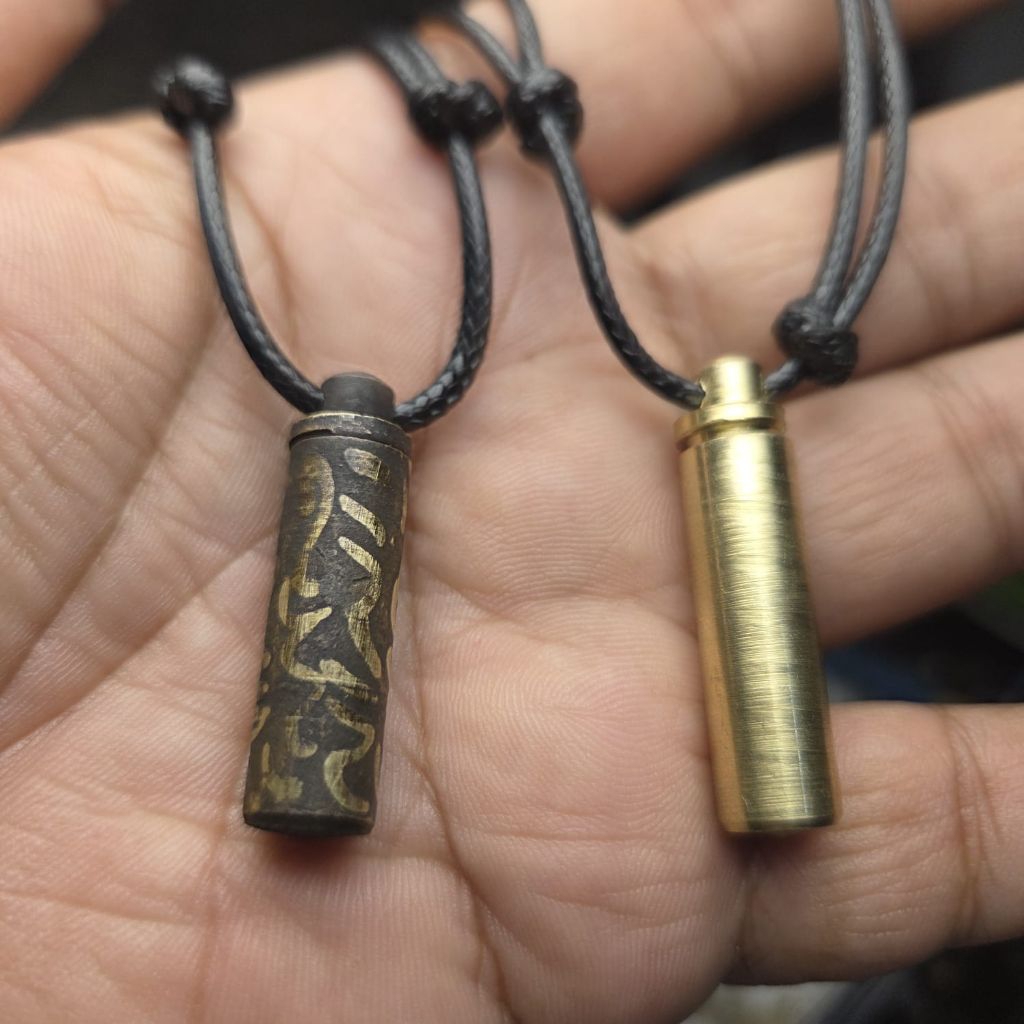 Kalung liontin pria model tabung dari kuningan