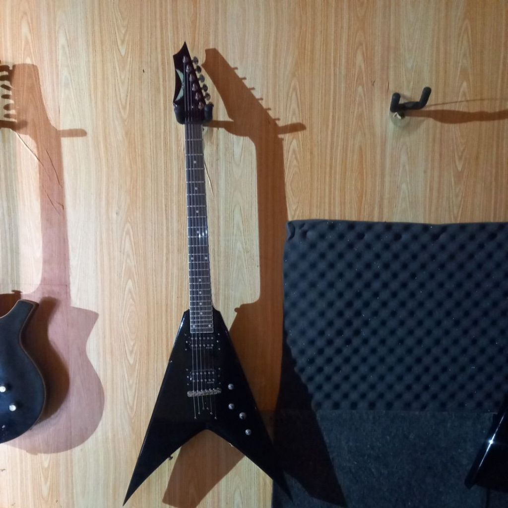 Gitar DEAN Mustaine V 6 String