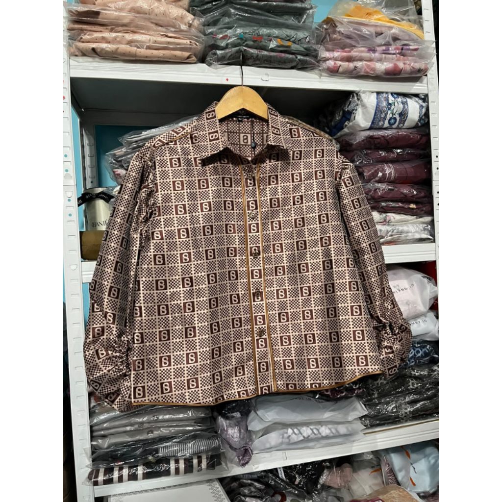Buttonscarves Benang Jarum BS BJ Monogram Mono Shirt Atasan Kemeja Napus Wearing Klamby WK Nada Pusp