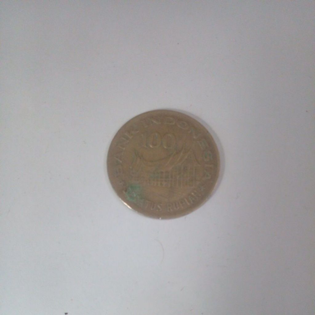uang coin 100 rupiah rumah gadang.