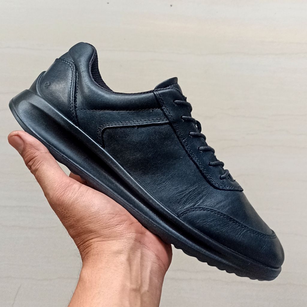 ECCO AQUET LEATHER FULLBLACK SNEAKERS (PERFECT CONDITION)