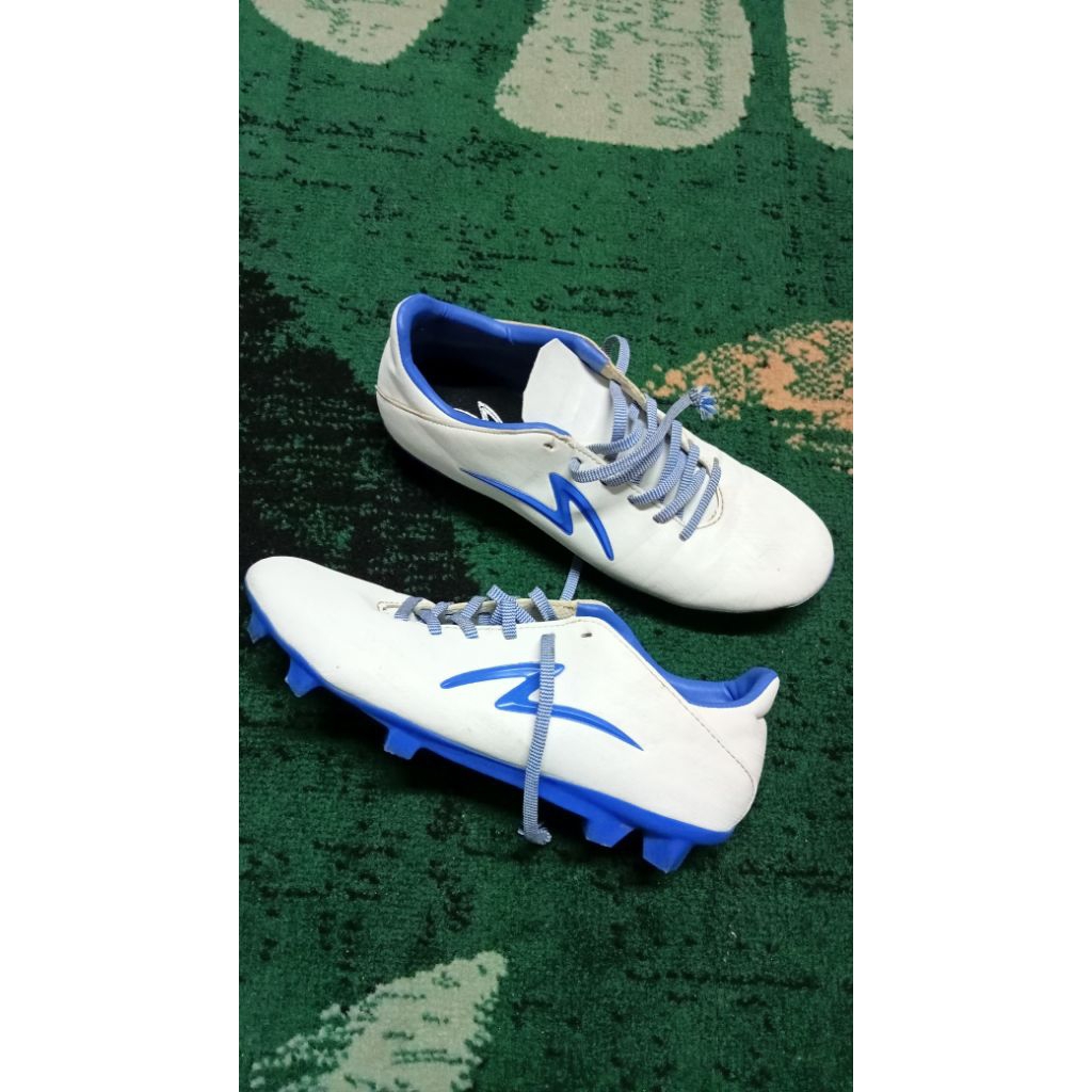 SEPATU SEPAK BOLA Specs eroser second size 40
