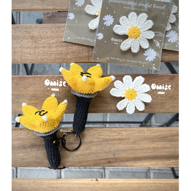 PEACEMINUSONE bigbang crochet lightstick keychain brooch bunga rajut
