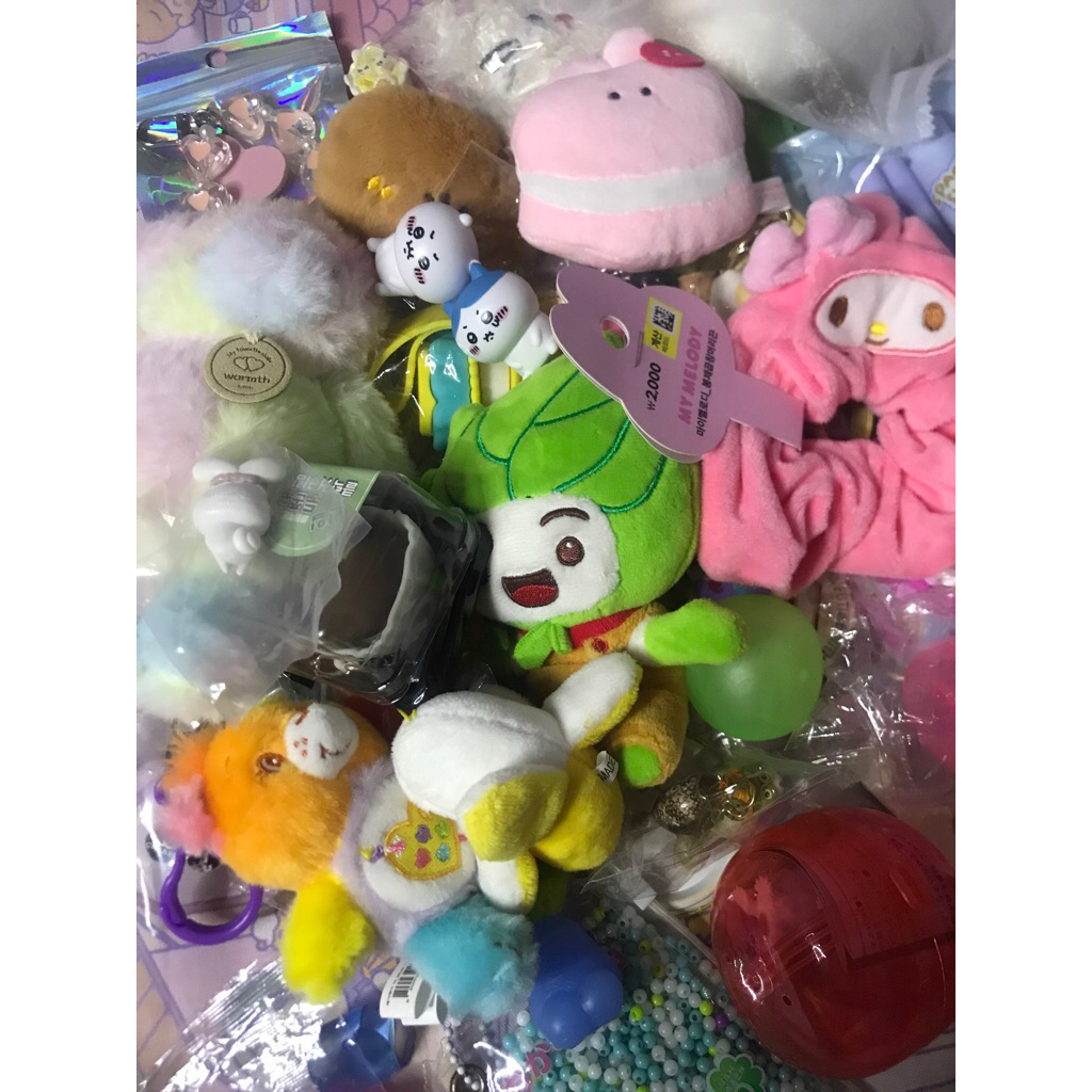 trinkets gantungan keychain sanrio doll yell care bears awan dubai squishy stressball keyring hairba