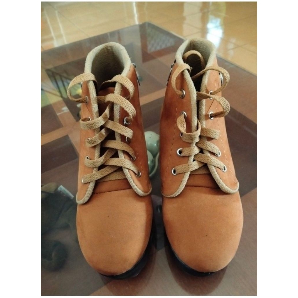 sepatu koboi