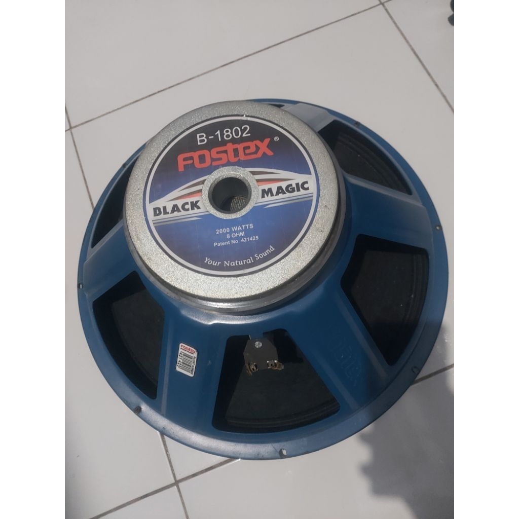 18 inch fostex bekas sepul ory suara normal barang masih bagus.peking pakai kayu