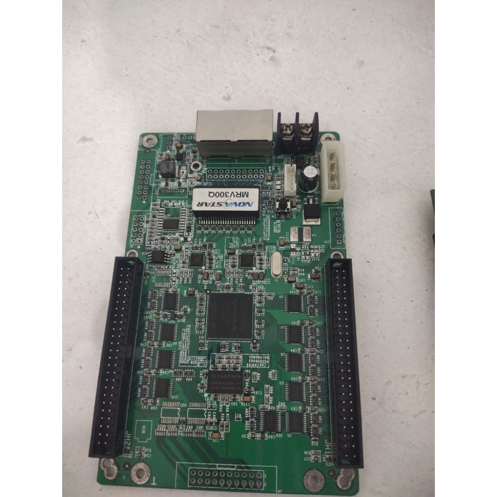 NovaStar MRV300Q (Receiver Card) + HUB75b