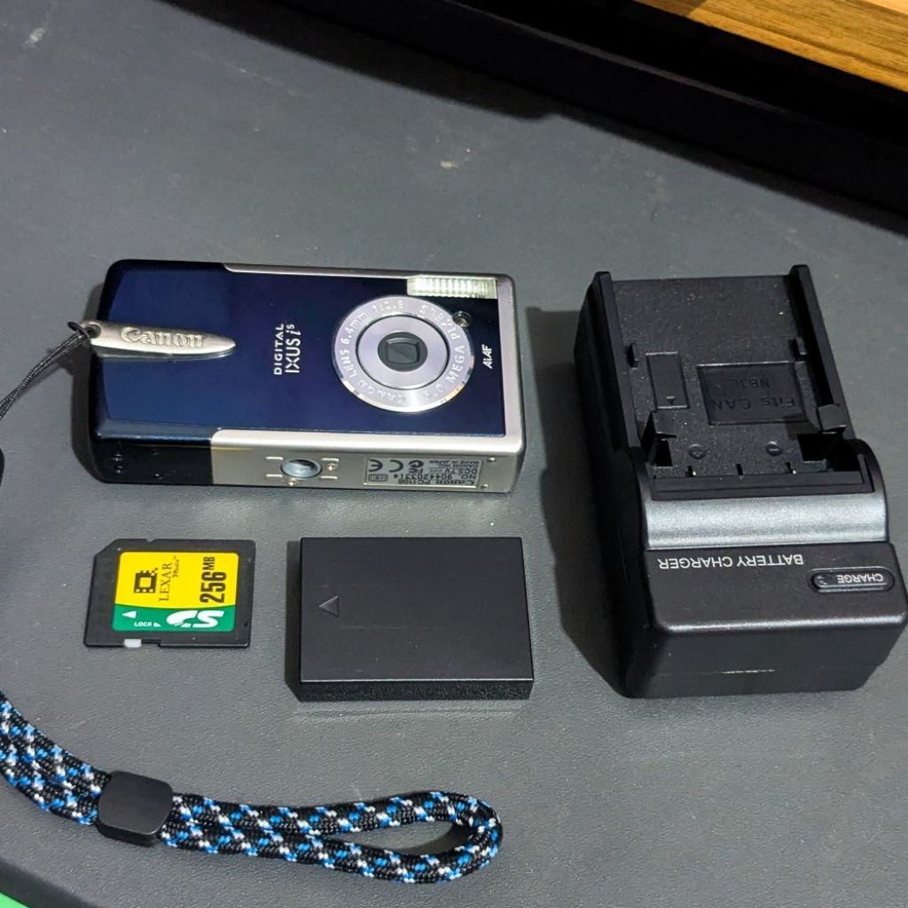 Kamera Digital Canon Ixus i5 Second Normal Siap Pakai