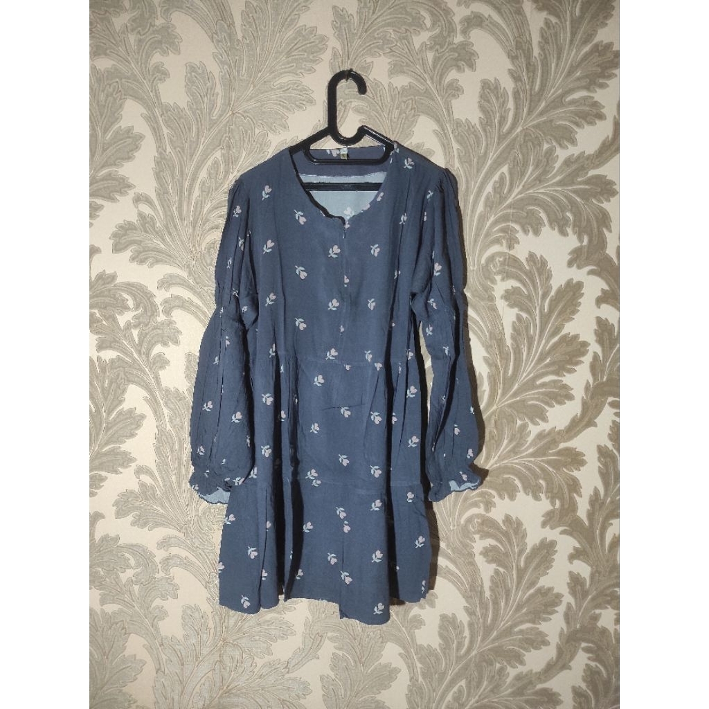 [PRELOVED] Tunik / Midi Dress Vanilla Hijab Motif Bunga Size L
