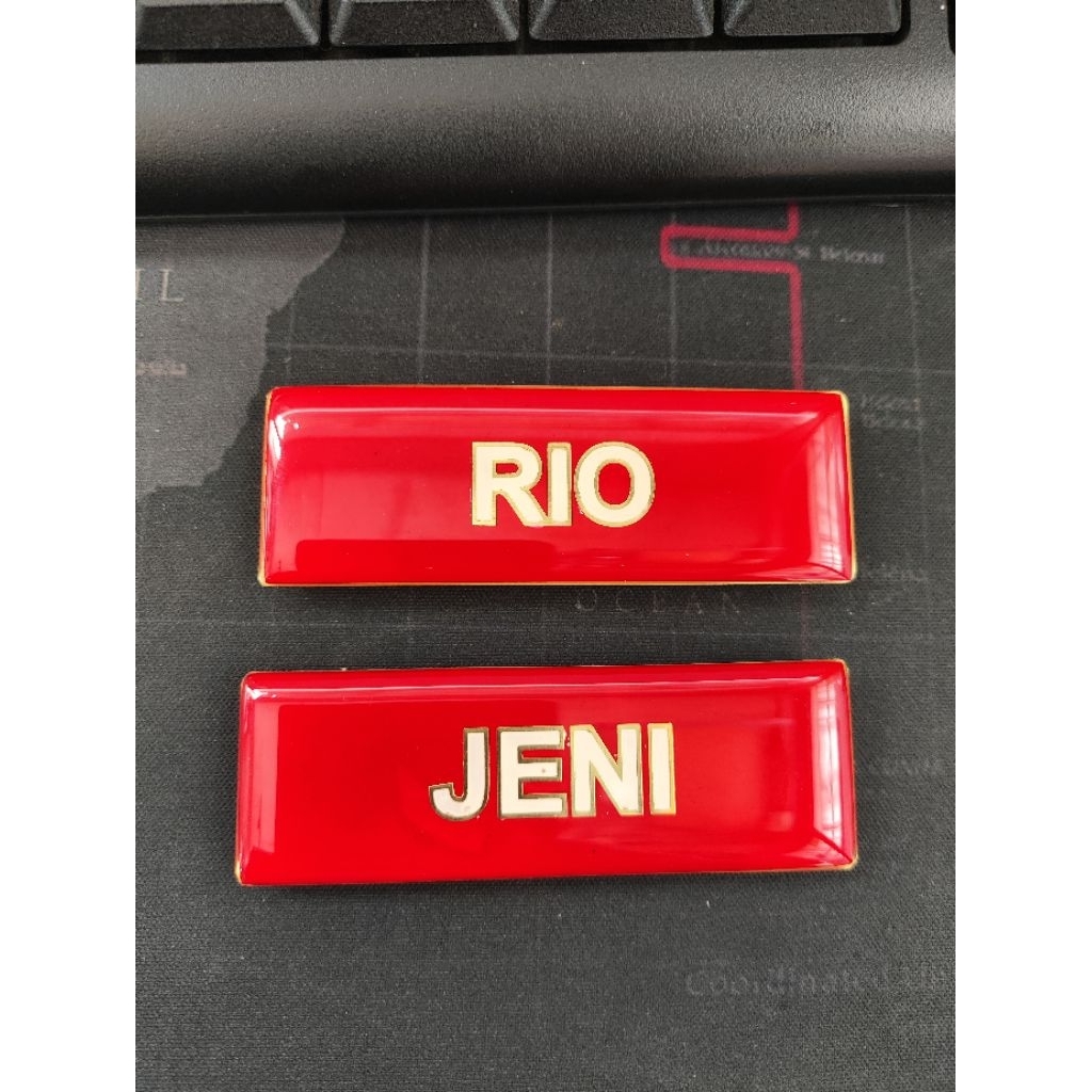 Name Tag Nama dada Plat stainless/kuningan sistem pengerjaan Etching