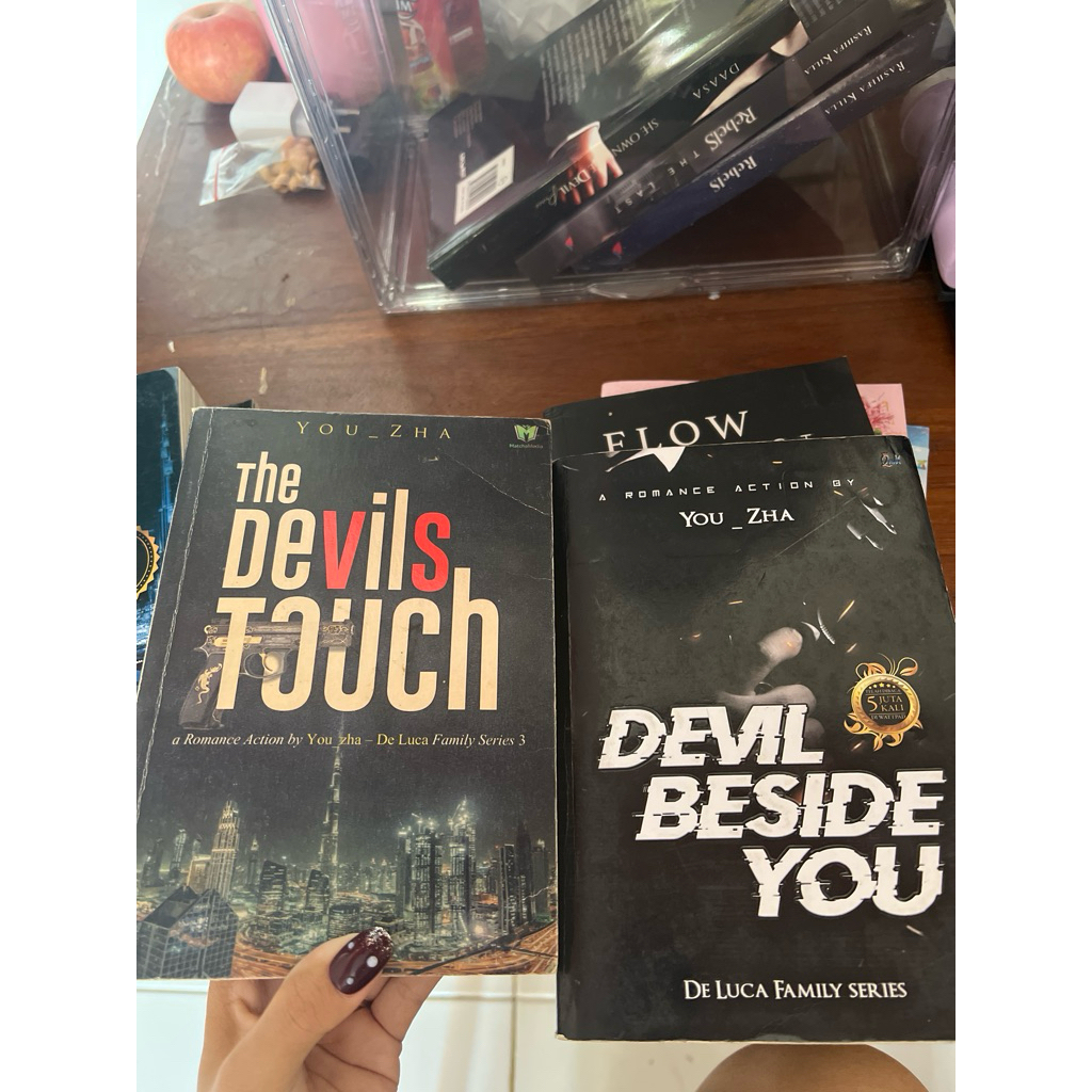 Novel Devil Beside You dan The devil Touch - De luca family series