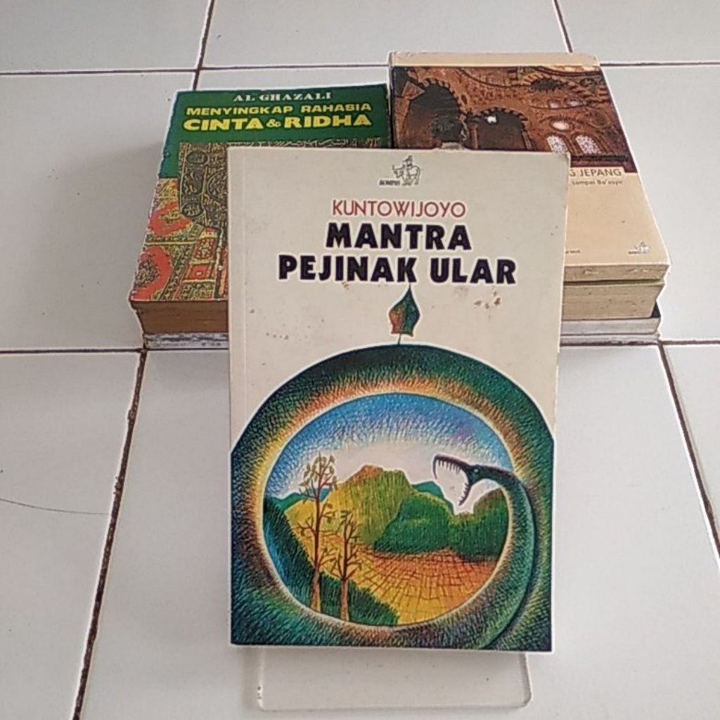 kuntowijoyo mentra pejinak ular