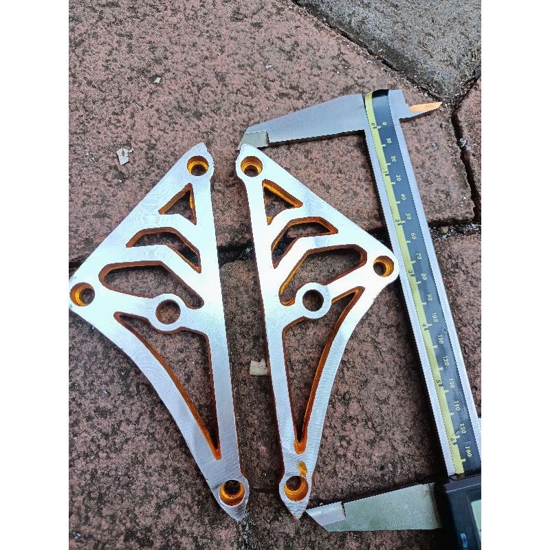 Breket Kupingan Lampu Tiger Lama 1 Set kupingan Tiger lama (Almunium poles) Tilam