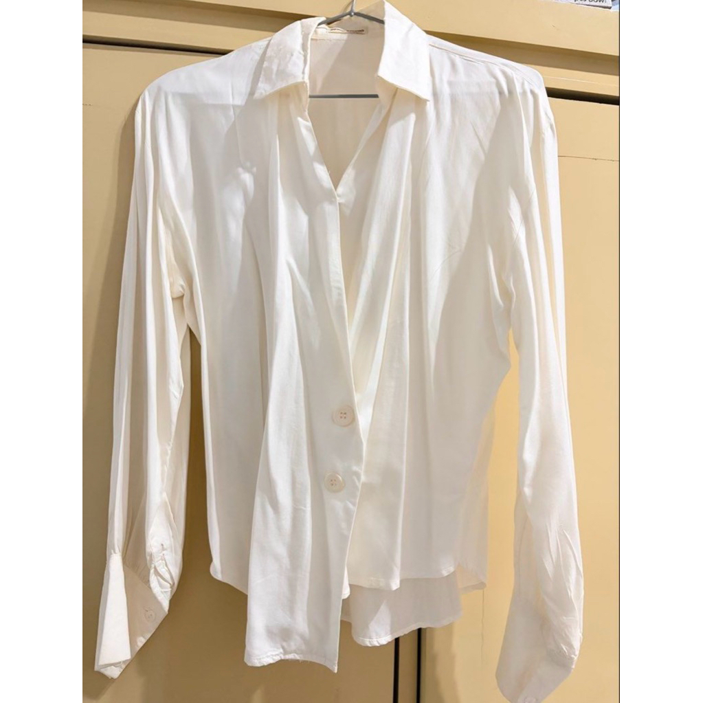Beige Studio| BW Top