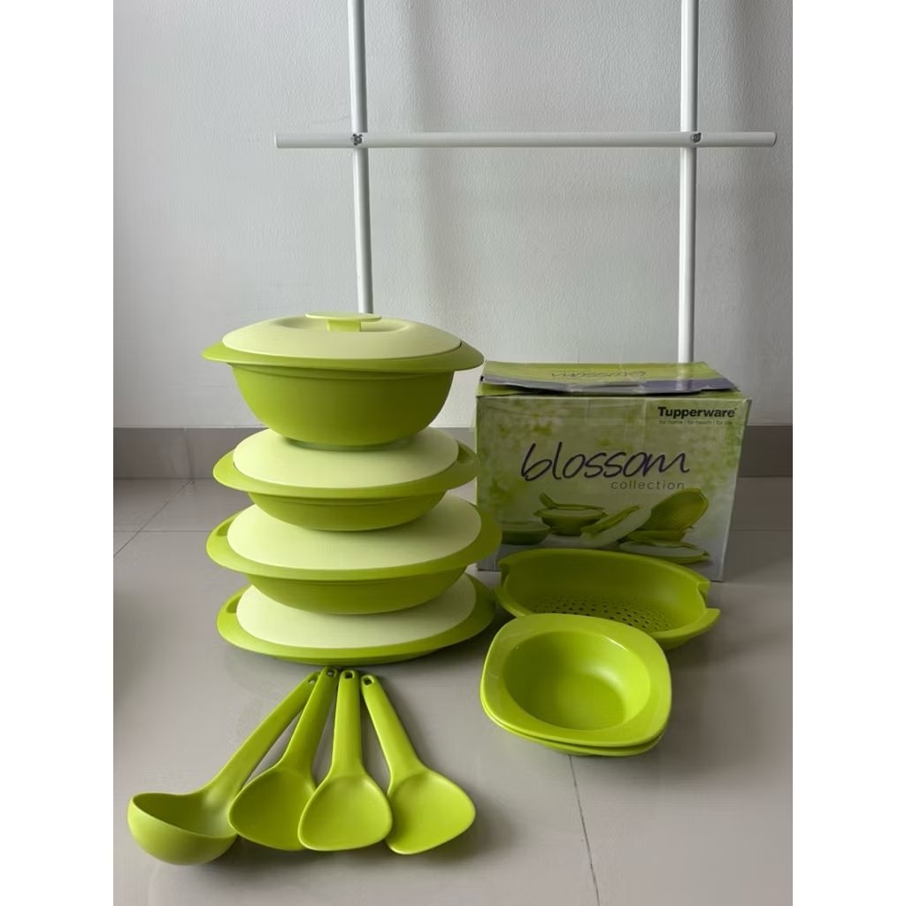 TUPPERWARE BLOSSOM SET