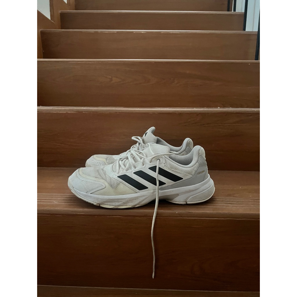 sepatu tenis adidas