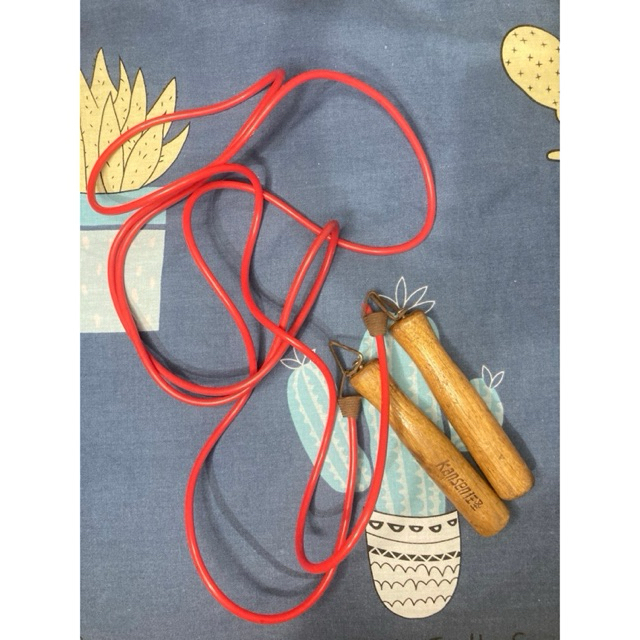 Preloved Tali Skipping Warna Merah Gagang Kayu [Baca Deskripsi]