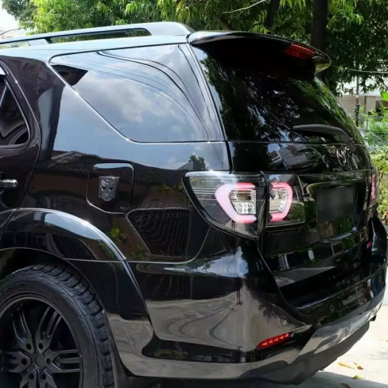Stoplamp Fortuner 2011 Lampu Belakang Mobil Toyota Fortuner 2011-2015