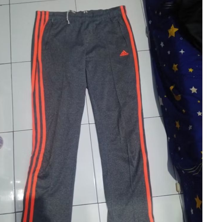 CELANA TRAINING ADIDAS SECOND SIZE M