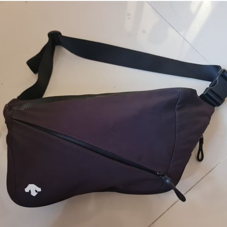 283. Descente WaistBag Black Men Pria 
Preloved
Nylon Polyster

Size : 32cm x 9cm × 10cm
