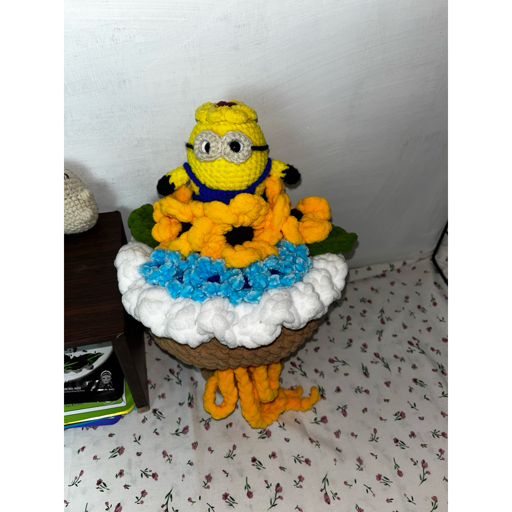 Bucket rajut minion