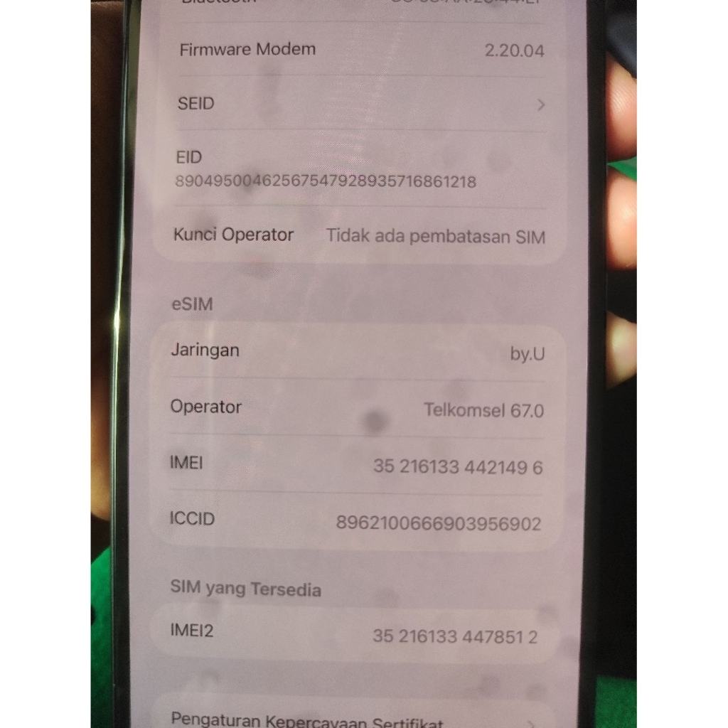 Iphone 16 Plus 128 GB hitam ada tompel diatas kamera depan