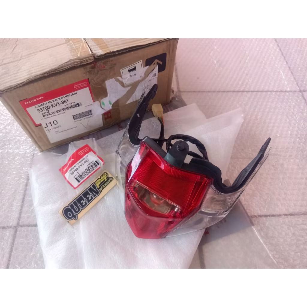 Lampu Belakang Set Stoplamp Assy Honda Beat Karburator Original 33700KVY961