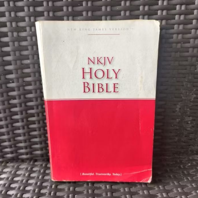 NKJV HOLY BIBLE; New King James Version by Thomas Nelson