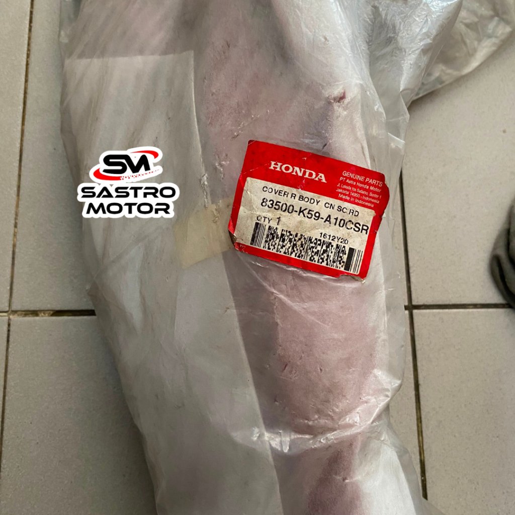 Cover Body Kanan Merah Honda Vario 150 eSP K59 83500K59A10CSR