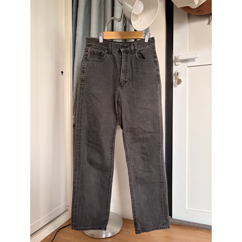 Celana GU Straight Jeans Abu