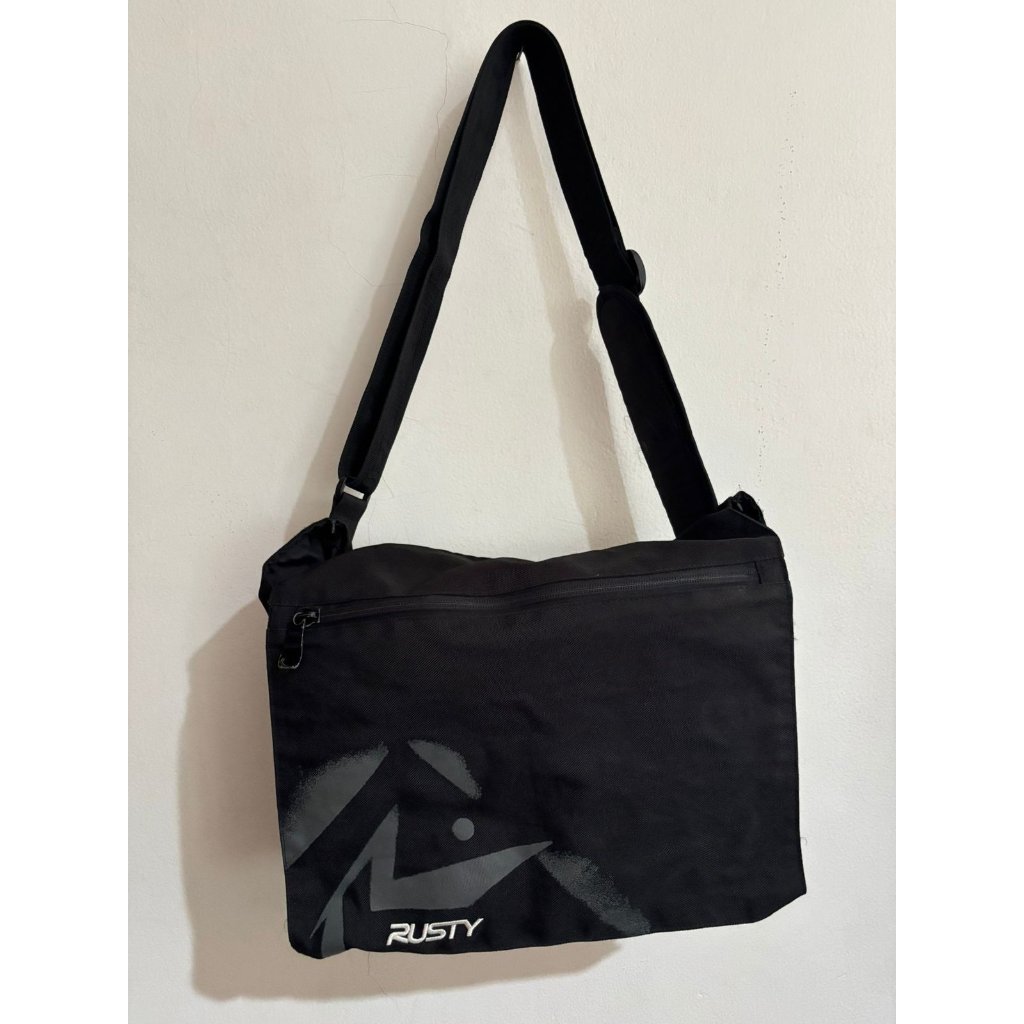 Preloved Tas Slembang Merk Rusty Warna HItam Polos