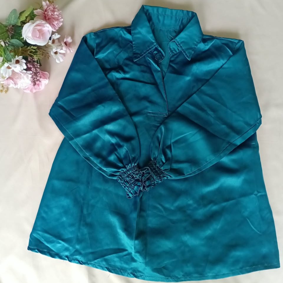 Blouse Satin Emerald Green Lengan Balon Smock Premium
