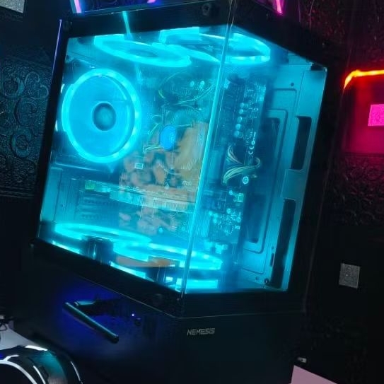 komputer PC gaming fullset siap pakai.