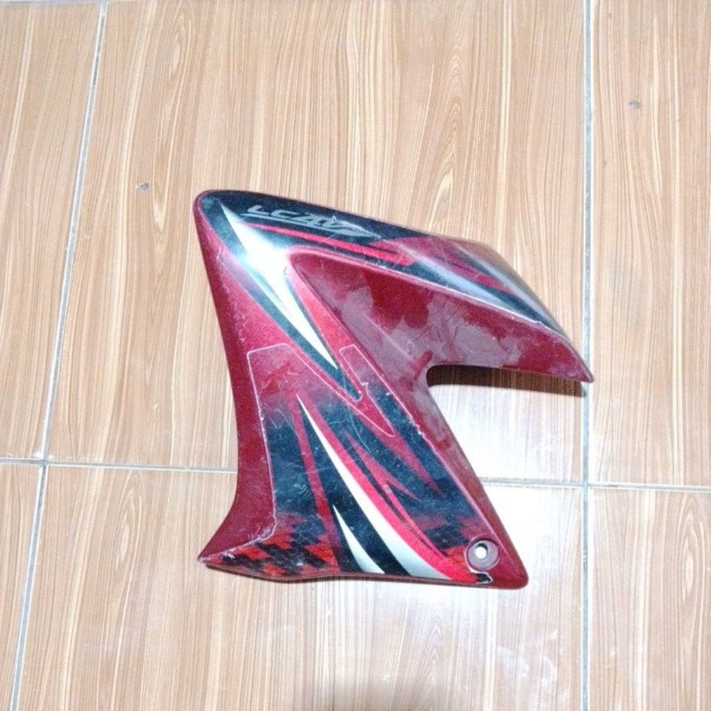 sayap tangki KIRI Yamaha Vixion old  bekas ori