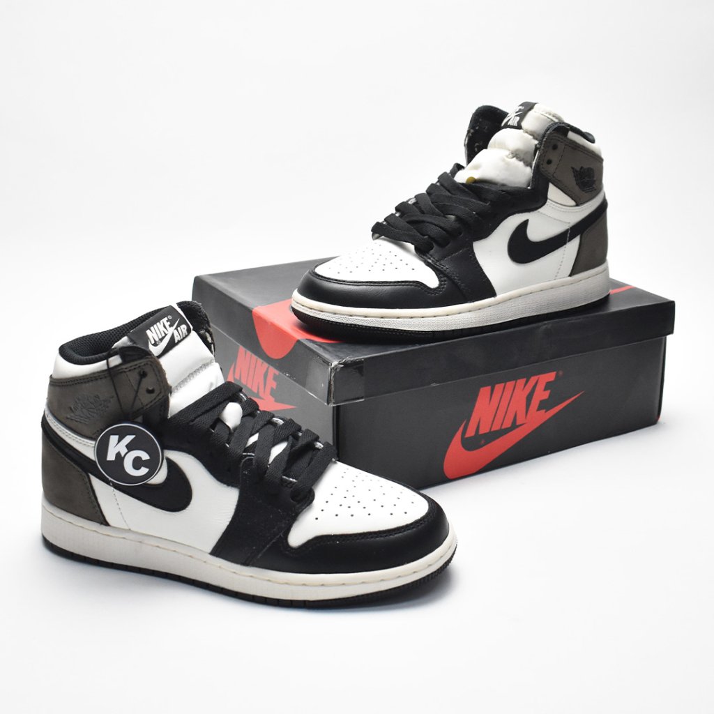 [KicksCatalog] Air Jordan 1 Retro High Dark Mocha (GS) - BNIB