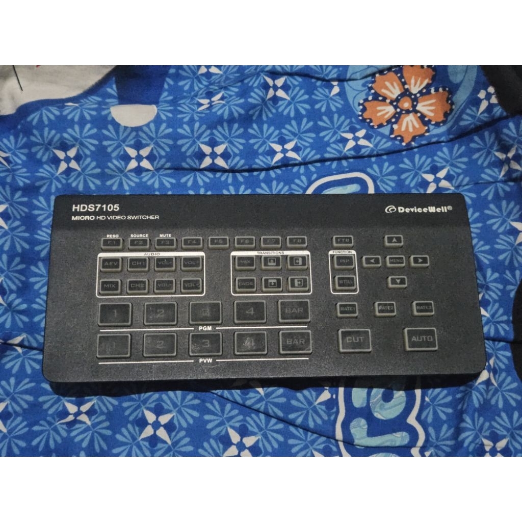 DeviceWell HDS7105 Switcher 4 Channel Bekas Normal