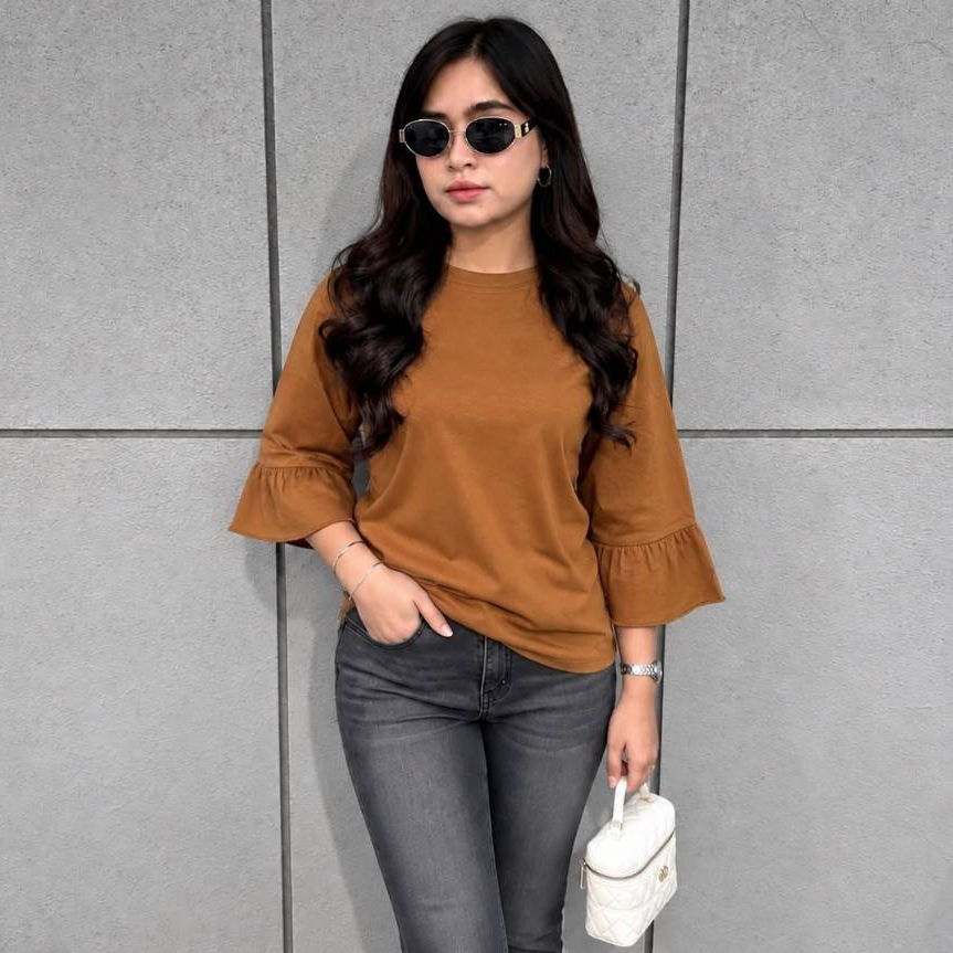 Atasan Kaos Wanita Muslimah Blouse Simple Lengan Ruffle Kaos Atasan Model Dewasa Bahan Katun Combbad