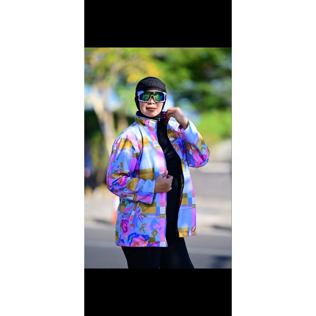 JAKET BOMBER BOLAK BALIK motif abstrak dan lagosi